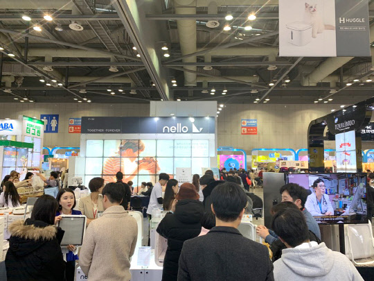 쿠쿠가 '2019 케이펫페어 일산'에 참가해 펫 브랜드 '넬로(Nello)'의 '펫 에어샤워 앤 드라이룸'과 쿠쿠홈시스의 '인스퓨어 펫 전용 공기청정기'를 선보였다. <쿠쿠 제공>